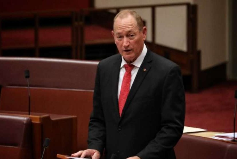 Senator Fraser Anning menyampaikan pidato pertamanya di Parlemen Australia. Dia menyerukan larangan masuk bagi migran Muslim.