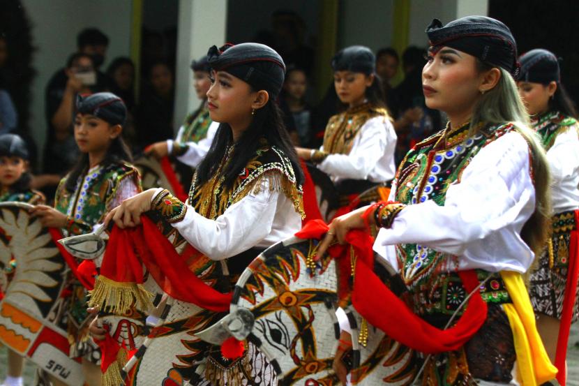 Dinas Kebudayaan (Kundha Kabudayan) Kabupaten Sleman, Daerah Istimewa Yogyakarta, menggelar Festival Jathilan 2022. (ILUSTRASI)