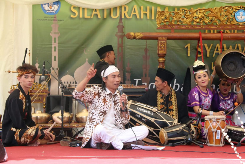 Seniman Sunda hadir di acara Silaturahim Idul Fitri 1439H yang diselenggarakan di Wisma Nusantara, kediaman resmi Duta Besar Indonesia di London.