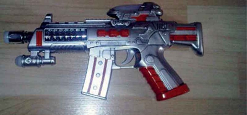 Senjata mainan yang melecehkan Islam.
