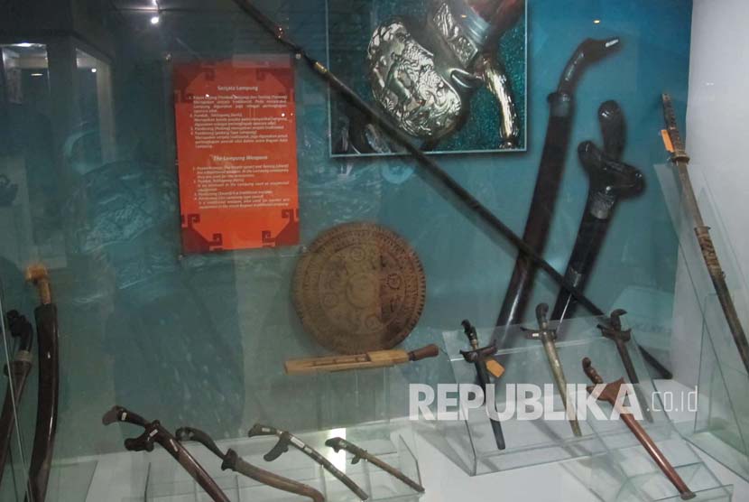 Senjata tradisional koleksi museum Ruwa Jurai, Lampung. (Republika/Edi Yusuf)