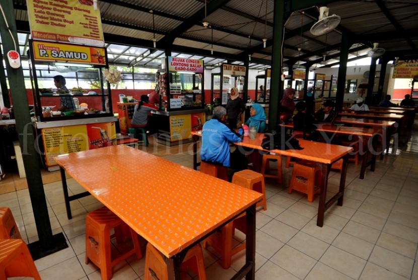 Sentra PKL di Surabaya. Pemkot Surabaya percepat penataan PKL di Kawasan Srikana untuk sentra wisata kuliner.