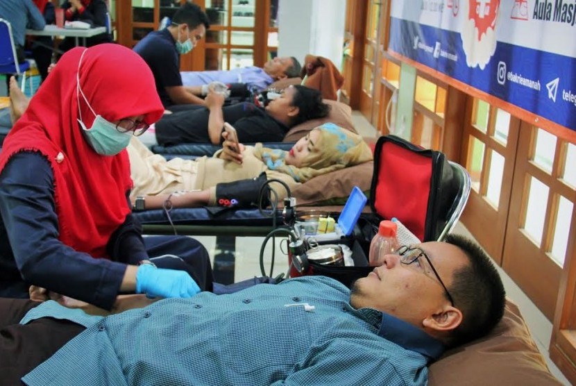 Sentra Timur Residence bekerjasama dengan Bakrie Amanah dan Palang Merah Indonesia (PMI) melaksanakan kegiatan donor darah, Kamis (6/4).