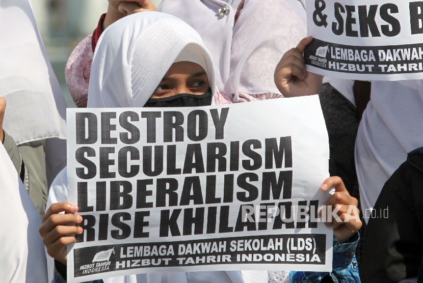 Activists of Hizbut Tahrir Indonesia (HTI) staged a rally against the government plan to dissolute the organization. 