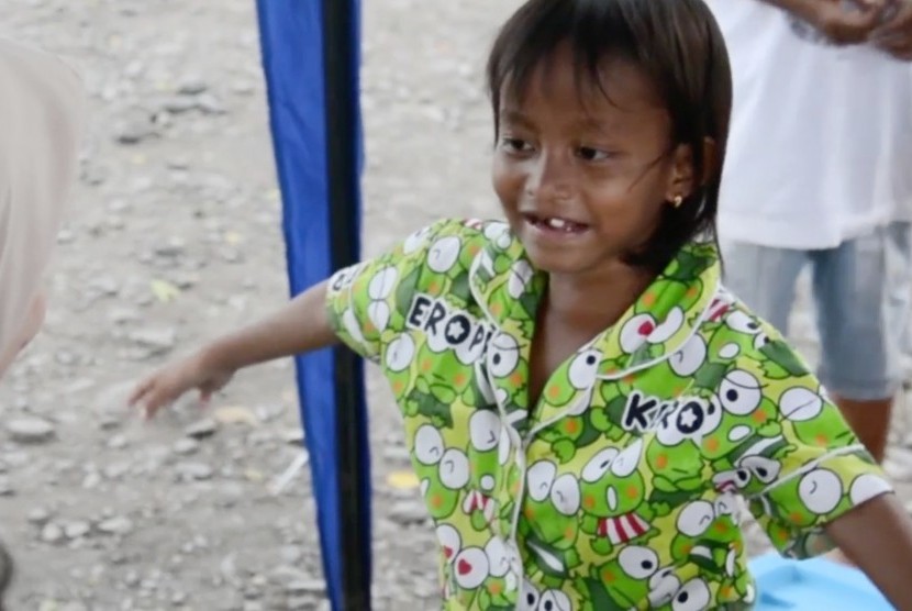 Seorang anak di lokasi pengungsian pascagampa dan tsunami Palu (ilustrasi)