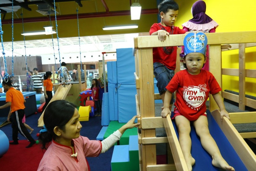 Seorang anak sedang beraktivitas di My Gym, tempat khusus anak di kawasan Serpong.