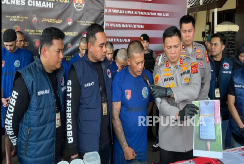 Seorang anggota ormas Grib Jaya ditangkap polisi dari Satuan Narkoban (Satnarkoba) Polres Cimahi, karena terbukti mengedarkan narkoba jenis sabu. 