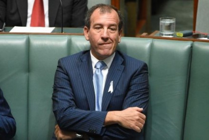 Seorang anggota parlemen asal Queensland Mal Brough telah meminta gajinya dikurangi sebesar 100 ribu dolar AS (lebih dari Rp 1 miliar), dan kantor baru di parlemen setelah dia mengundurkan diri sebagai menteri dalam kabinet di Australia baru-baru ini.