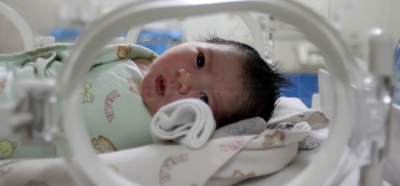Seorang bayi yang baru lahir di RSIA Bunda, Jakarta, Rabu (29/2). (Republika/Edwin Dwi Putranto)