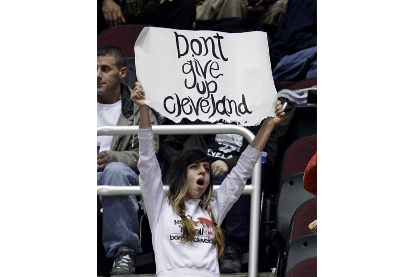 Seorang fan Cleveland Cavaliers memberikan dukungan pada timnya. (ilustrasi)