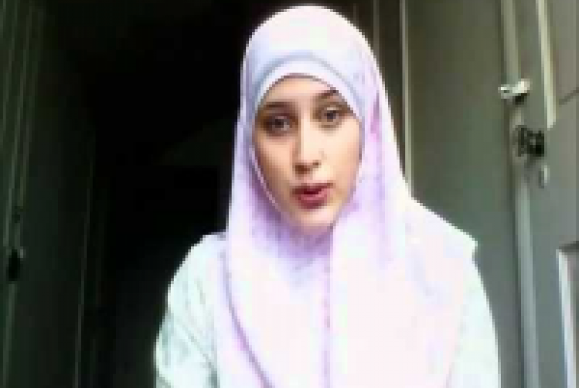 Seorang fans Lady Gaga yang beralih Islam.