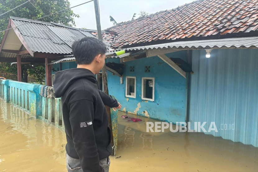 Lansia di Karawang Meninggal Diduga Terpeleset dan Tenggelam di Lokasi Banjir