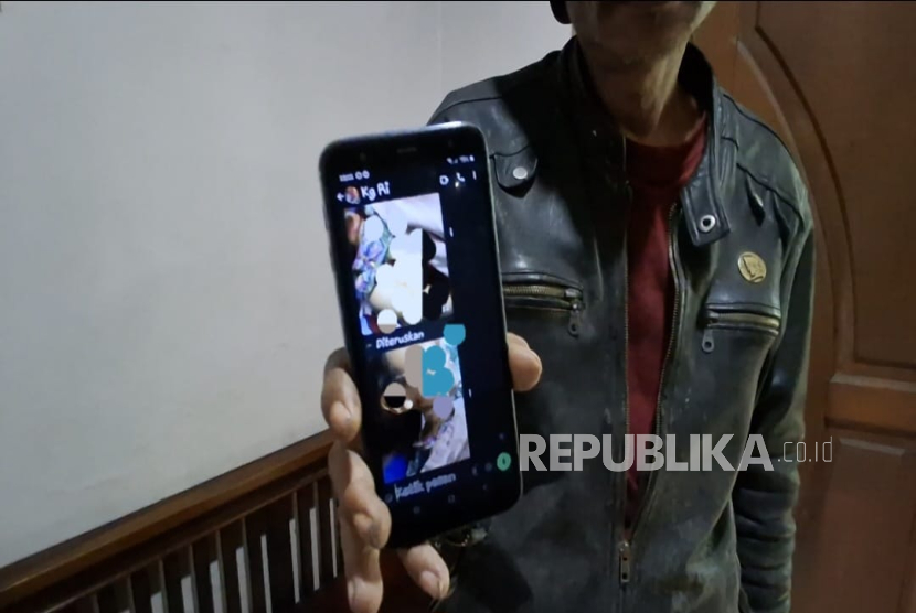 Seorang mahasiswi asal Kampung Cilember, RT 06/06, Kelurahan Cigugur Tengah, Kecamatan Cimahi jadi korban penganiayaan orang tak dikenal 