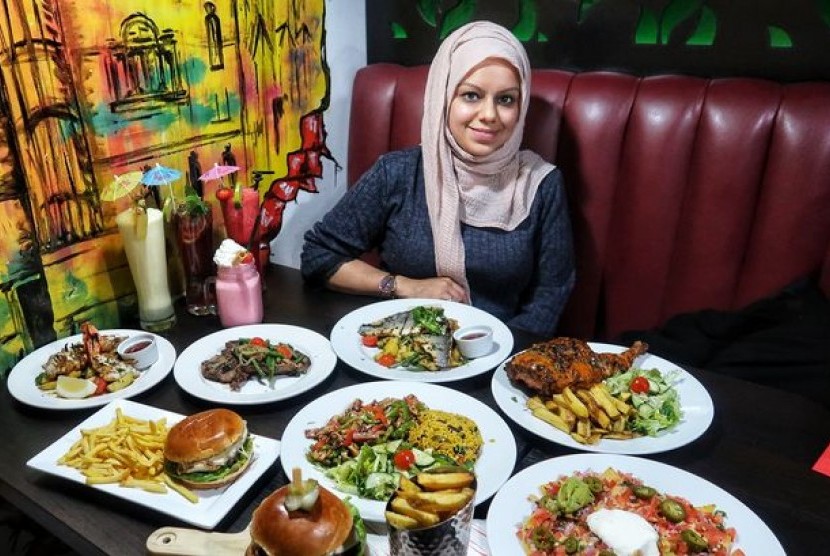 Seorang Muslimah dan ibu tiga anak yang juga bintang Youtube asal Leicester, Anisa, masuk dalam daftar finalis Penghargaan Muslim Inggris (British Muslim Awards) 2020.