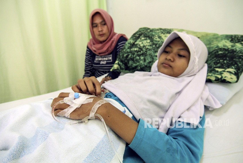 Seorang pasien yang juga pelajar SMP 20 Depok yang terjangkit Hepatitis A dirawat di RSUD Depok, Jawa Barat, Kamis (5/12/2019).