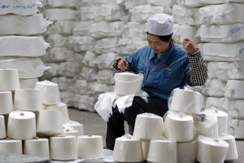 Seorang pekerja di Cina (ilustrasi)