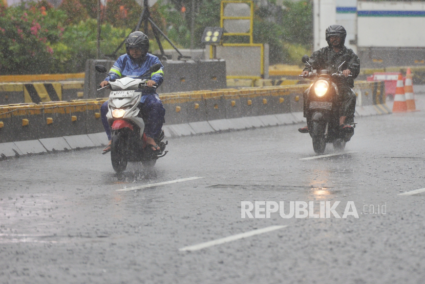 Prakiraan Cuaca Besok di Kota Palembang: Hujan Ringan - 04 Februari 2025