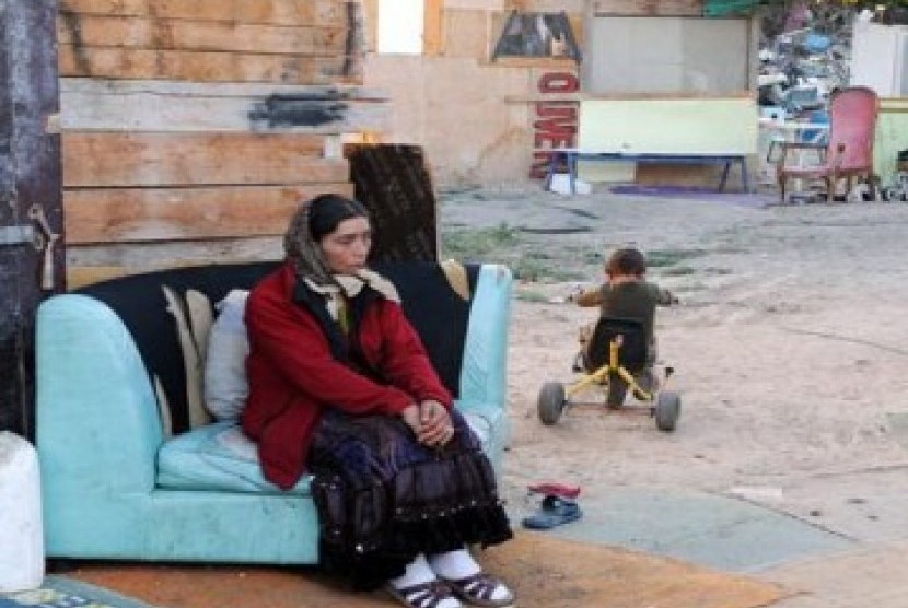 Seorang perempuan etnis Roma yang menunggu dideportasi