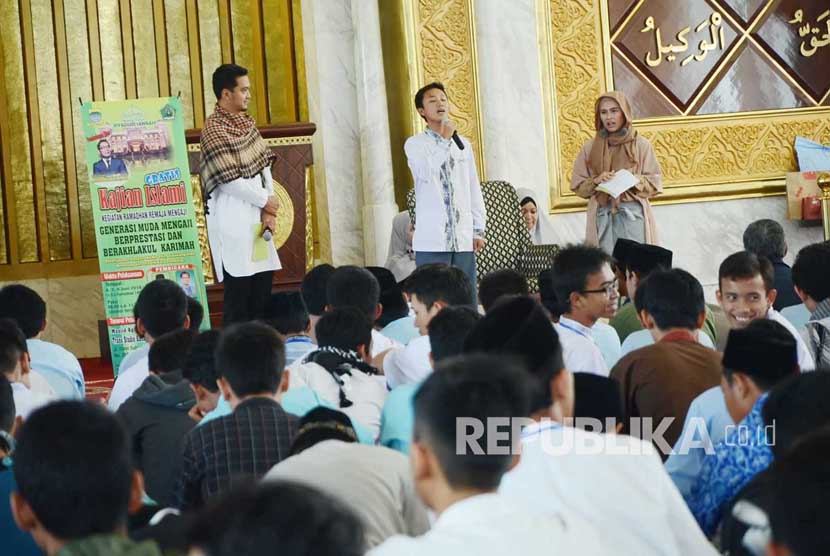 Seorang peserta tampil melantunkan hafalan ayat-ayat Alquran pada kegiatan 'Ramadhan Remaja Mengaji' (Ilustrasi)  (Republika/Edi Yusuf)