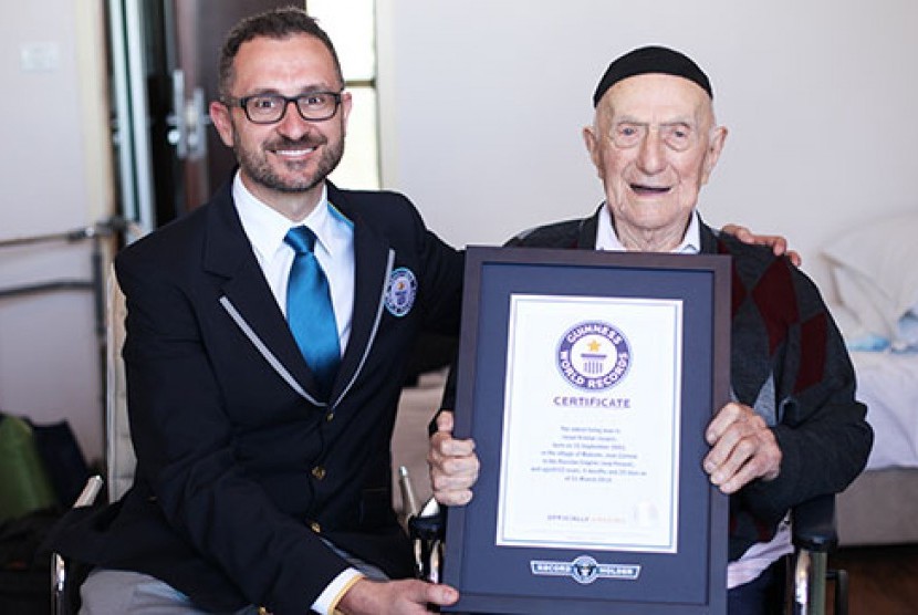 Seorang pria asal Israel tercatat dalam buku rekor dunia sebagai manusia tertua di dunia. Ia yang bernama Israel Kristal telah menginjak usia 112 tahun. 