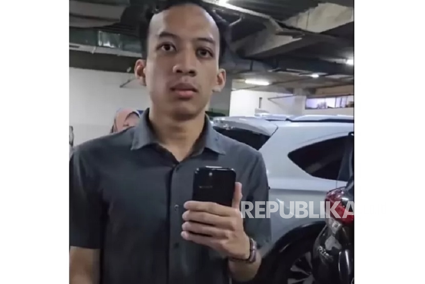 Seorang pria di Bogor mengaku sebagai anak anggota Propam Polda Metro Jaya dan membawa mobil barang bukti.