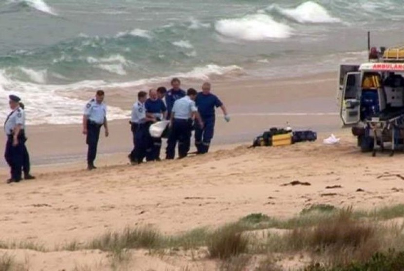 Seorang pria di Sydney meninggal setelah berupaya selamatkan anaknya di Pantai Mollymock, pada Desember 2008.