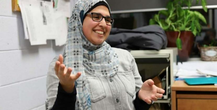 Lima Pemuda Muslim Masa Kini Jadi Inspirasi Dunia (2-Habis). Seorang remaja Muslim berusia 18 tahun, Yamaan Alsumadi, menerima penghargaan pemimpin Muda dari wali kota Thunder Bay, Kanada sebagai pengakuan atas karyanya mempromosikan multikulturalisme.