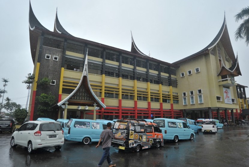 Halaman Kantor Gubernur Sumatera Barat