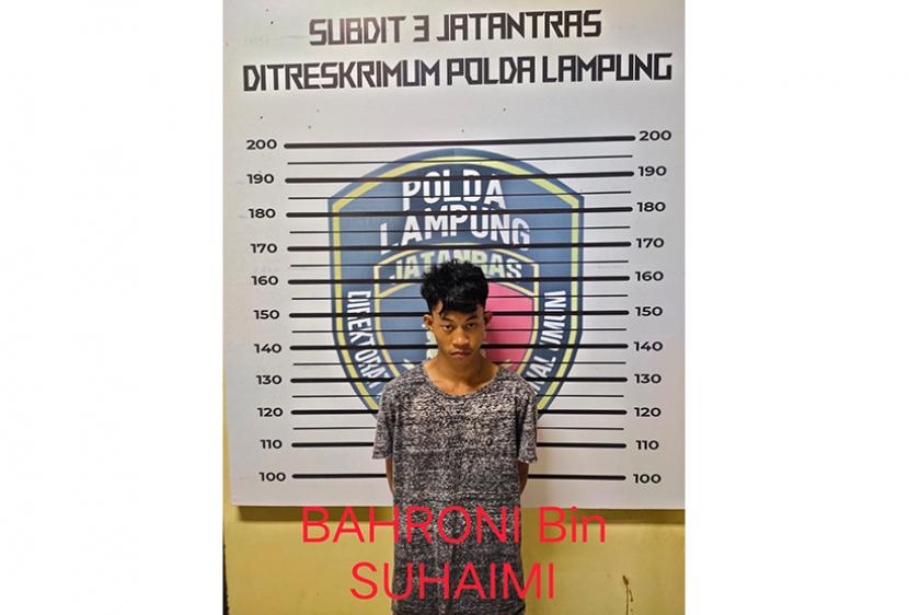 Seorang tahanan polisi kabur saat diperiksa medis di RS Bhayangkara Bandar Lampung, Selasa (22/11/2022). 