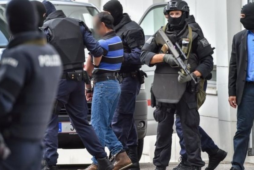 Seorang teduga anggota ISIS diekstradisi oleh polisi Austria