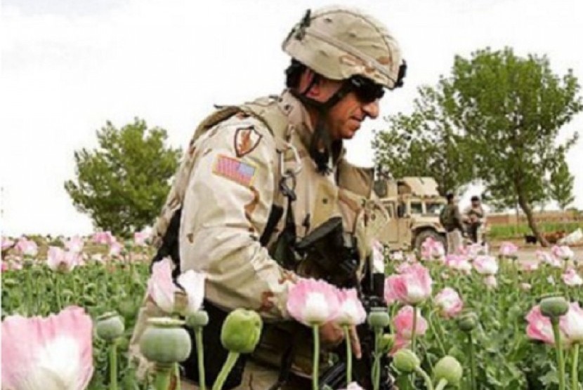 Seorang tentara Amerika Serikat di Afghanistan.