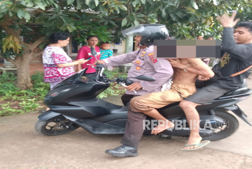 Seorang terduga pelaku pencurian sepeda motor diamankan petugas Polsek Losarang jajaran Polres Indramayu, Rabu (15/1/2025). 