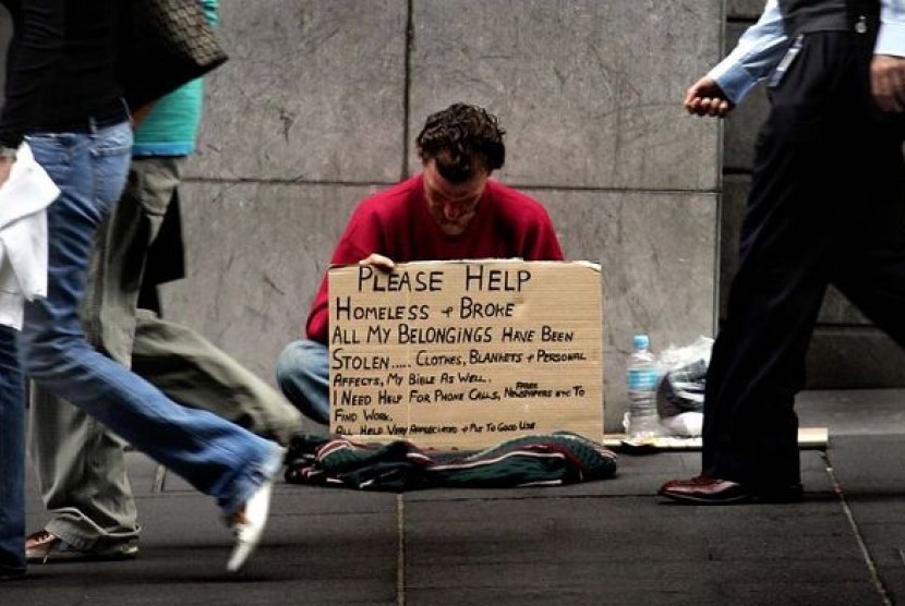 Seorang tunawisma di kota Sydney, Australia meminta uang di jalanan.