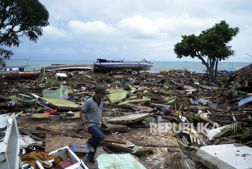 Settlements hit by tsunami at Way Muli Village, Rajabasa, South Lampung, Lampung, Sunday (Dec 23). 