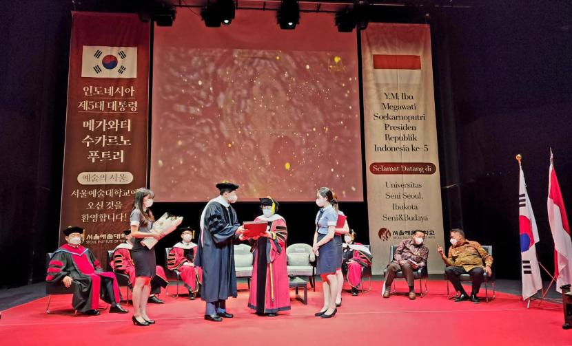 Seoul Institute of The Arts Beri Gelar Profesor ke Megawati