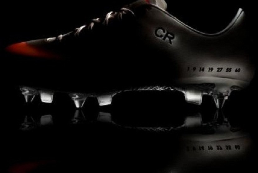 Sepatu anyar Cristiano Ronaldo, IX CR Mercurial.