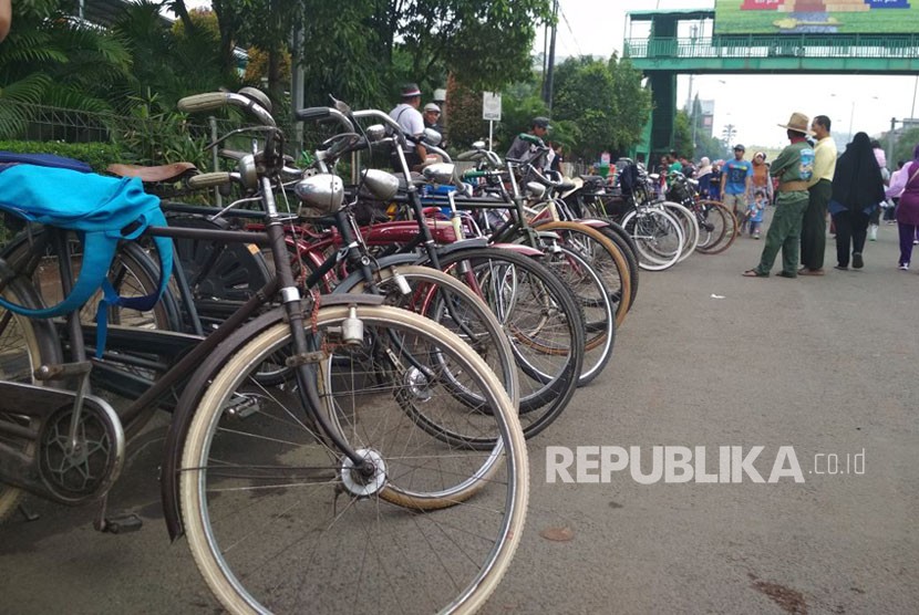 Baznas Bazis DKI Jakarta menyerahkan bantuan sepeda listrik kepada 11 pengojek sepeda onthel yang bekerja di sekitar kawasan Kota Tua, Jakarta Barat (Ilustrasi Sepeda Onthel)