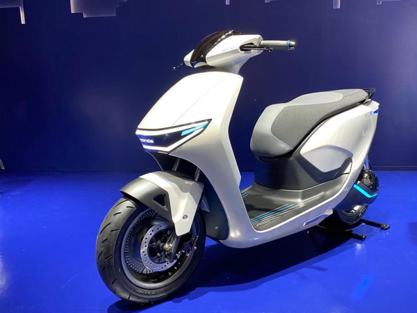 Sepeda motor Honda SC e: Concept diperkenalkan dalam Japan Auto Show 2023 yang berlangsung di Tokyo, Jepang akhir Oktober lalu. Honda akan berinvestasi 3,4 miliar untuk mengembangkan sepeda motor listrik.