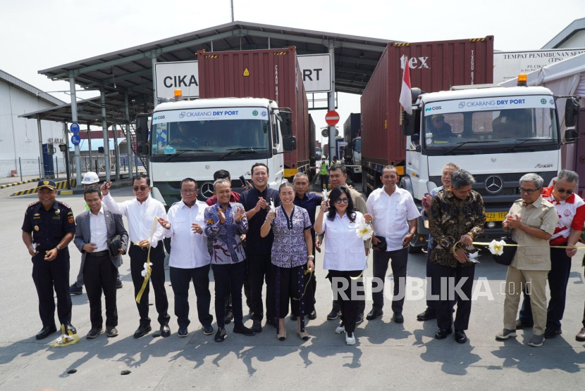 Bea Cukai Cikarang dan Komisi VII DPR Lepas Ekspor 10 Kontainer Snack ke Pantai Gading