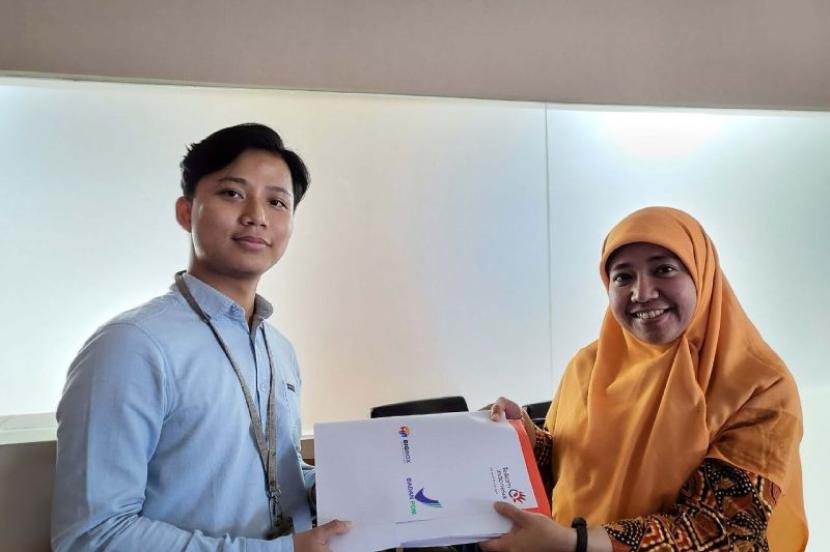 Serah terima dan penandatanganan dokumen instalasi, UAT dan Lisensi Big Data Platform BigBox diterima oleh Head of Drugs BPOM Arlinda Wibiayu (kanan) di Jakarta, beberapa waktu lalu.