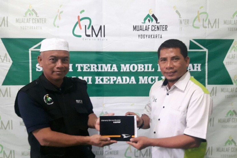 serah terima mobil dakwah dari Laznas LMI ke MCI Yogyakarta.