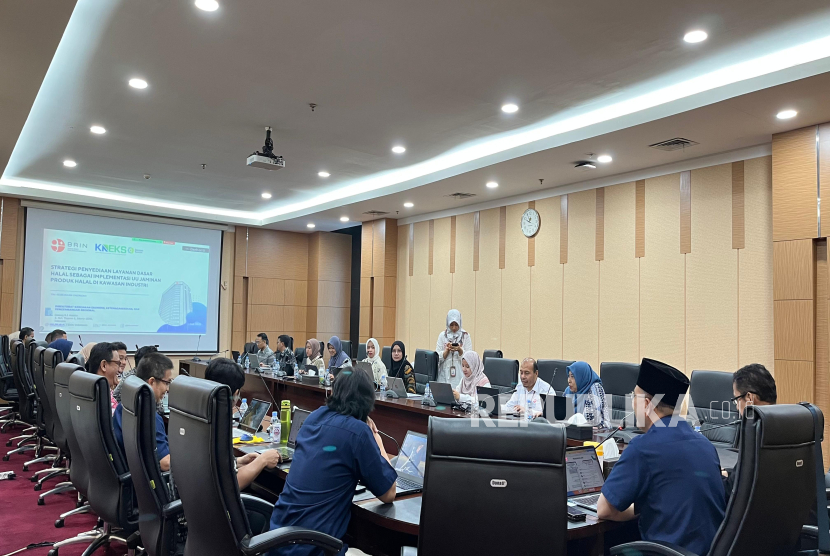 Serah terima rekomendasi kebijakan Strategi Penyediaan Layanan Dasar Halal di Gedung Djuanda I, Kementerian Keuangan RI, Jakarta Pusat, Rabu (9/7/2025).