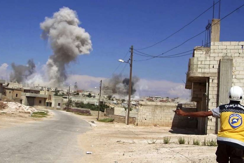 Serangan udara dilancarkan di sekitar Idlib Suriah. Sebanyak 235 ribu orang telah meninggalkan wilayah Idlib dalam dua pekan terakhir. Ilustrasi.