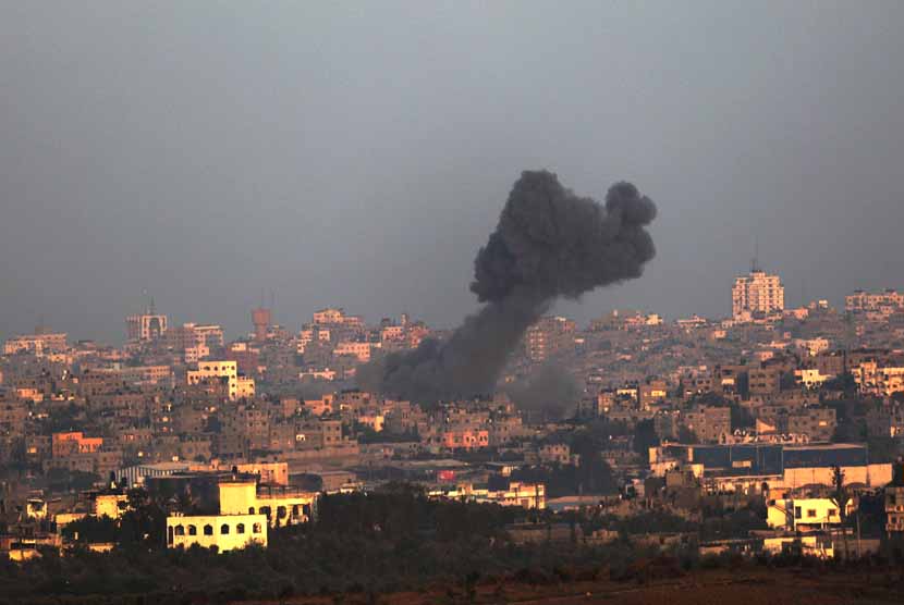 Serangan udara Israel menyasar Gaza, Palestina, Rabu (20/8). 