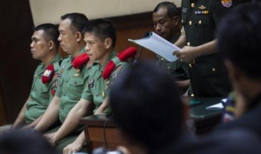 Serda Ucok dan personel Kopassus Grup-2 Kandang Menjangan Kartasura menjalani persidangan di Pengadilan Militer II-11 Bantul .