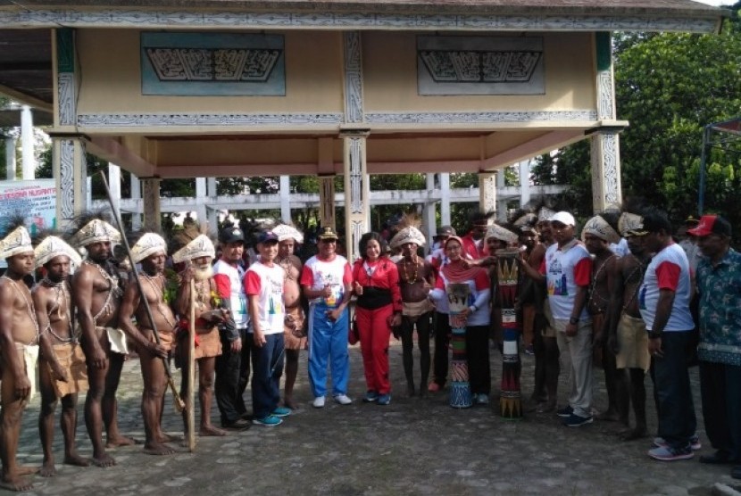 Seremoni acara Gowes Pesona Nusantara di Kabupaten Telok Wondama, Sabtu (10/6).