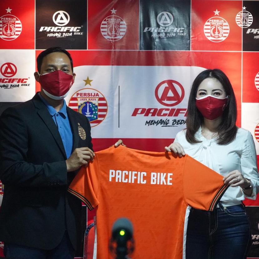 Seremoni kerjasama Persija Jakarta dengan Pacific Bike.