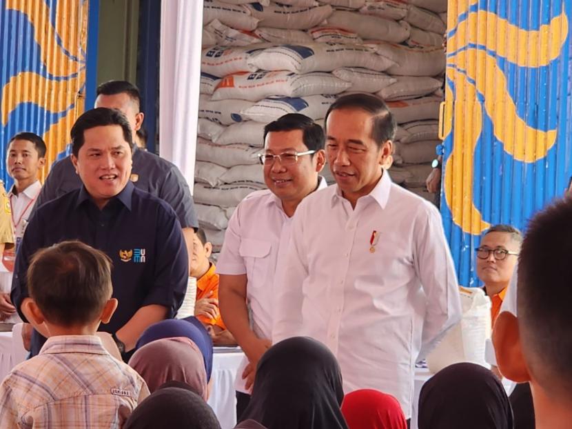 Presiden Joko Widodo (Jokowi) menemukan harga beras yang masih tinggi saat blusukan di Pasar Kranggot, Kota Cilegon, Banten, Selasa (12/9/2023). 