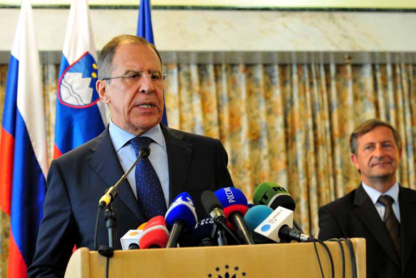 Sergei Lavrov (kiri) mengatakan, Ukraina telah berusaha untuk memperoleh senjata nuklir.