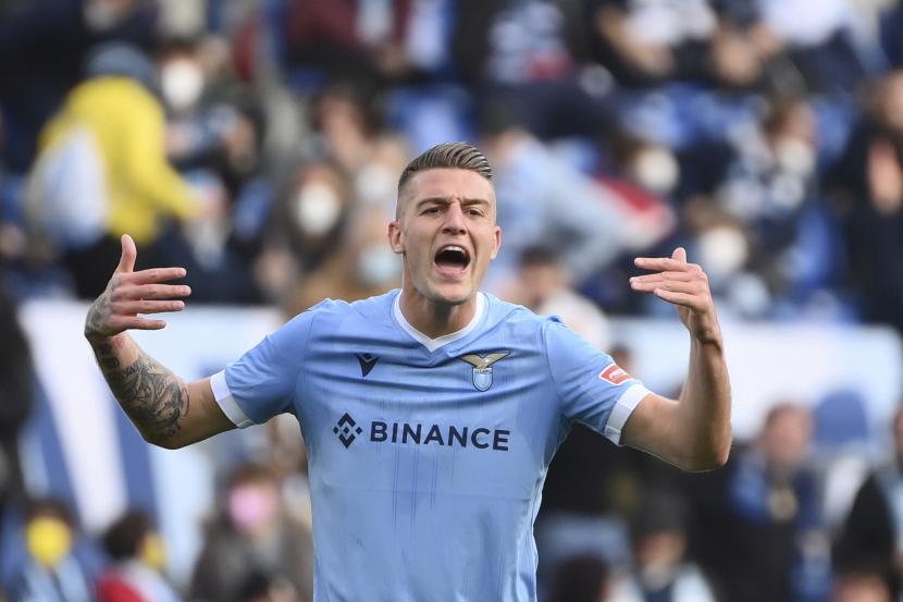 Sergej Milinkovic Savic dari Lazio berteriak selama pertandingan sepak bola Serie A Italia antara Lazio dan Empoli di stadion Olimpiade di Roma, Italia, Kamis, 6 Januari 2022.